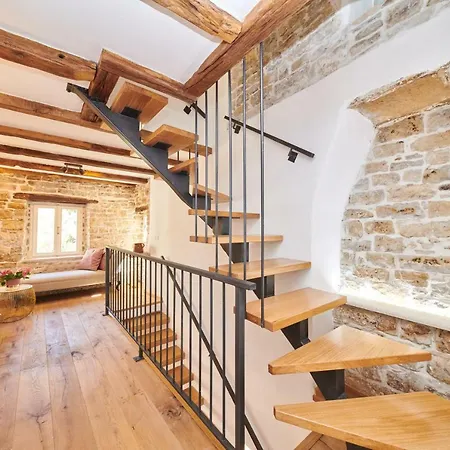 別荘 La Boutique グロジュニャン